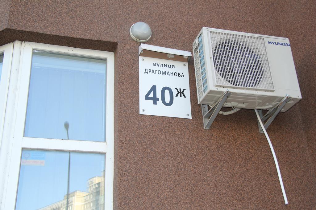 Solo Apartment Dragomanova Kyiv Exterior photo